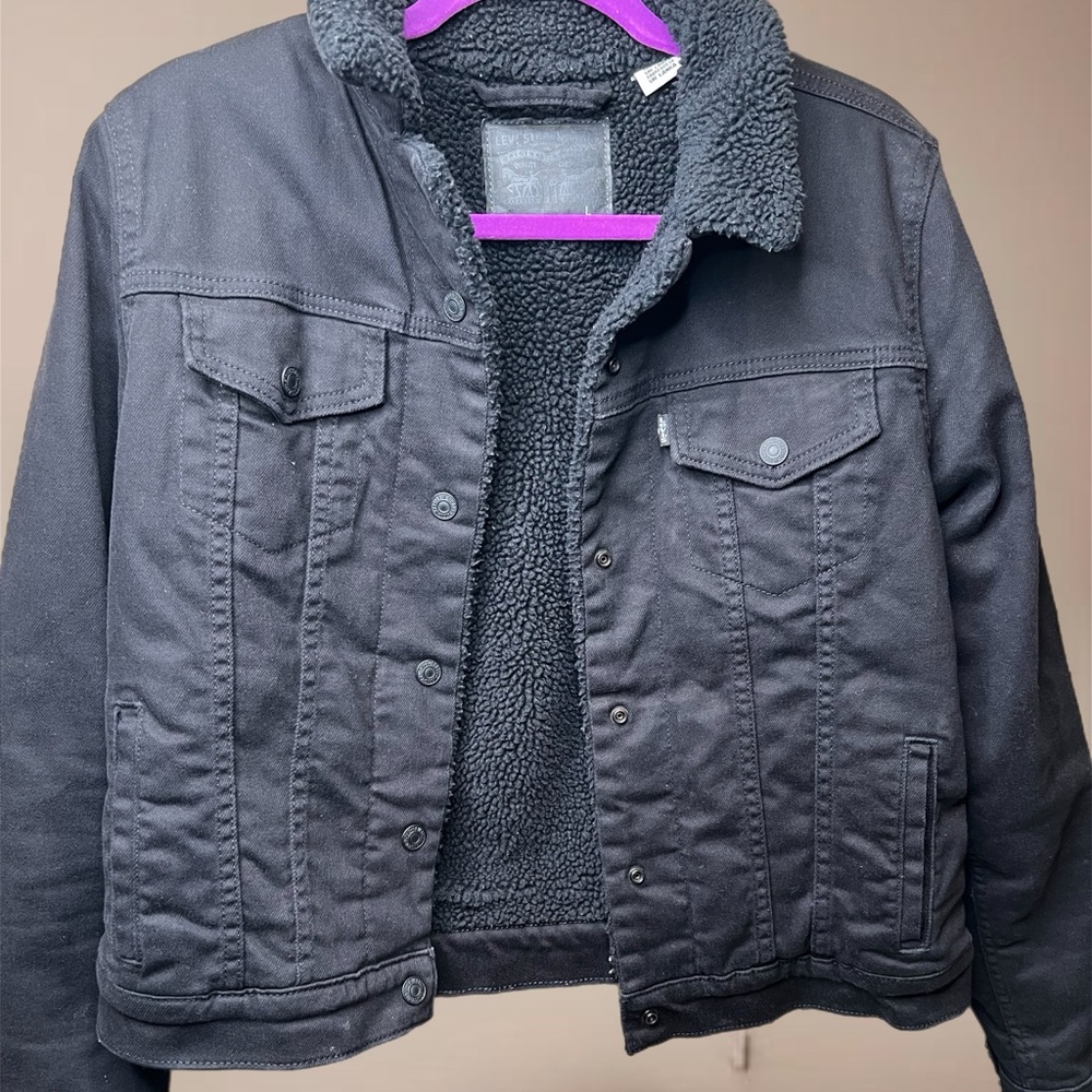 Women’s Levi trucker Sherpa jacket size L